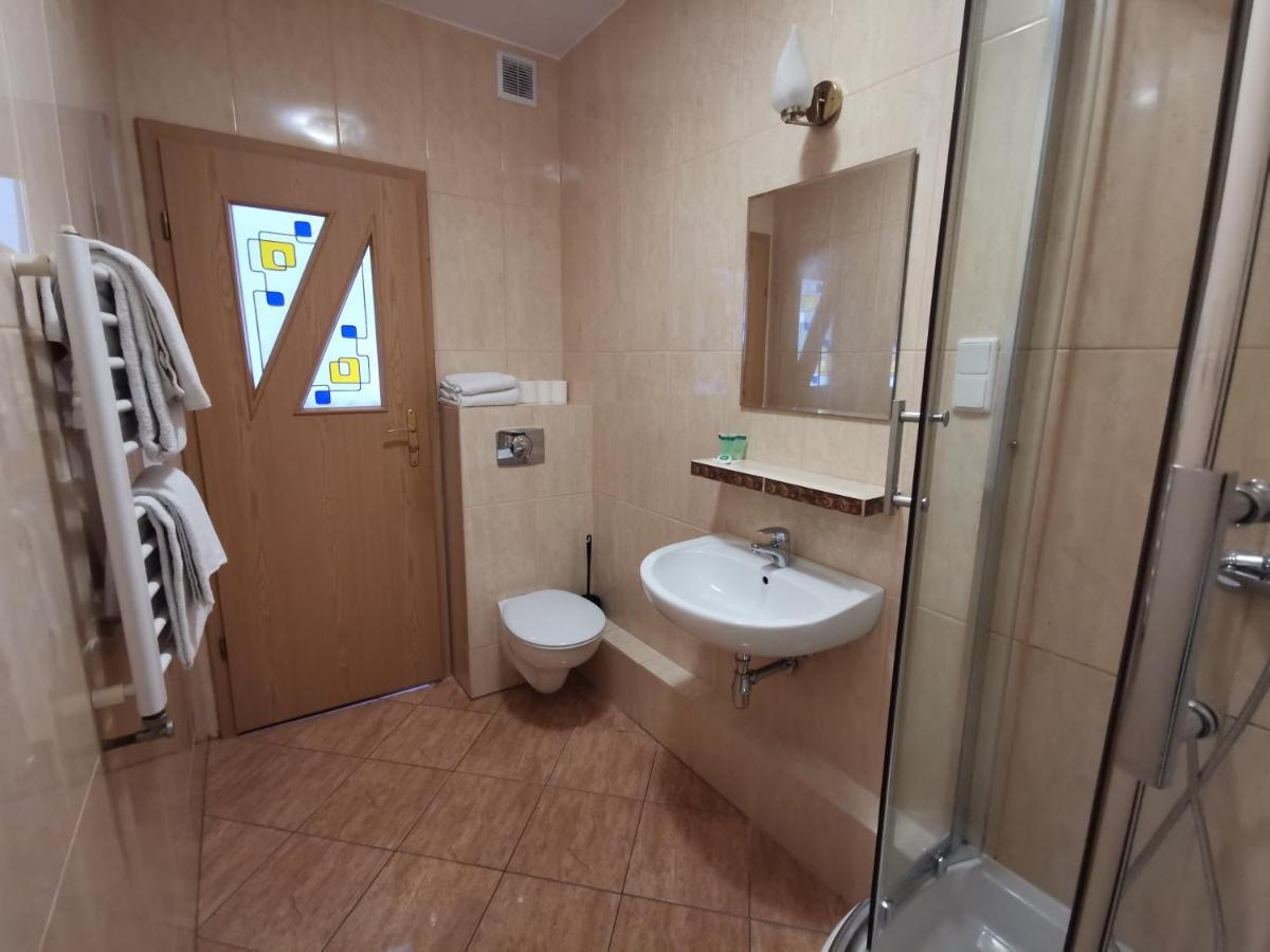 Hotel Zieliniec Poznan Luaran gambar