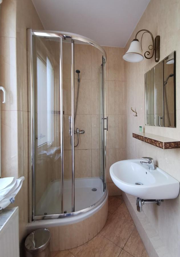 Hotel Zieliniec Poznan Luaran gambar