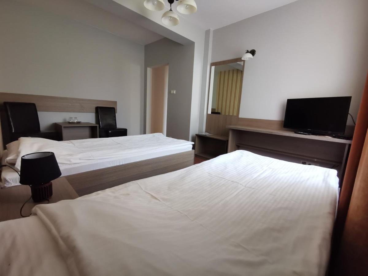 Hotel Zieliniec Poznan Luaran gambar