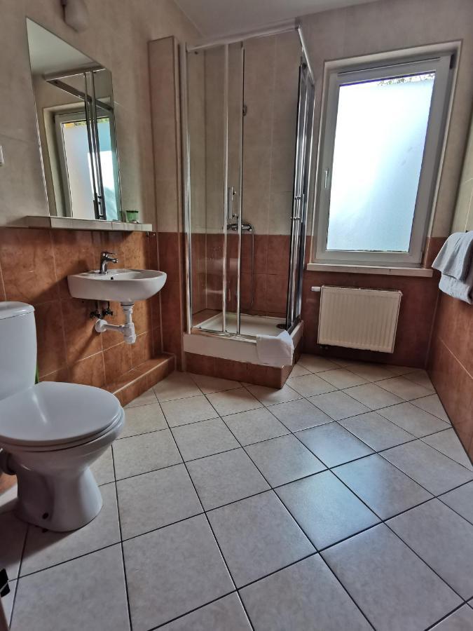 Hotel Zieliniec Poznan Luaran gambar