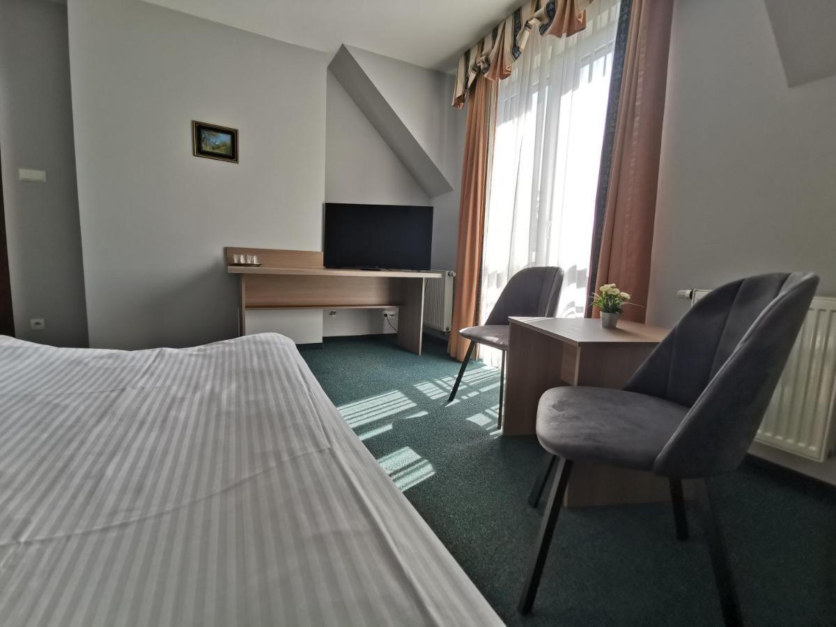 Hotel Zieliniec Poznan Luaran gambar