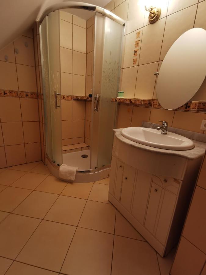 Hotel Zieliniec Poznan Luaran gambar