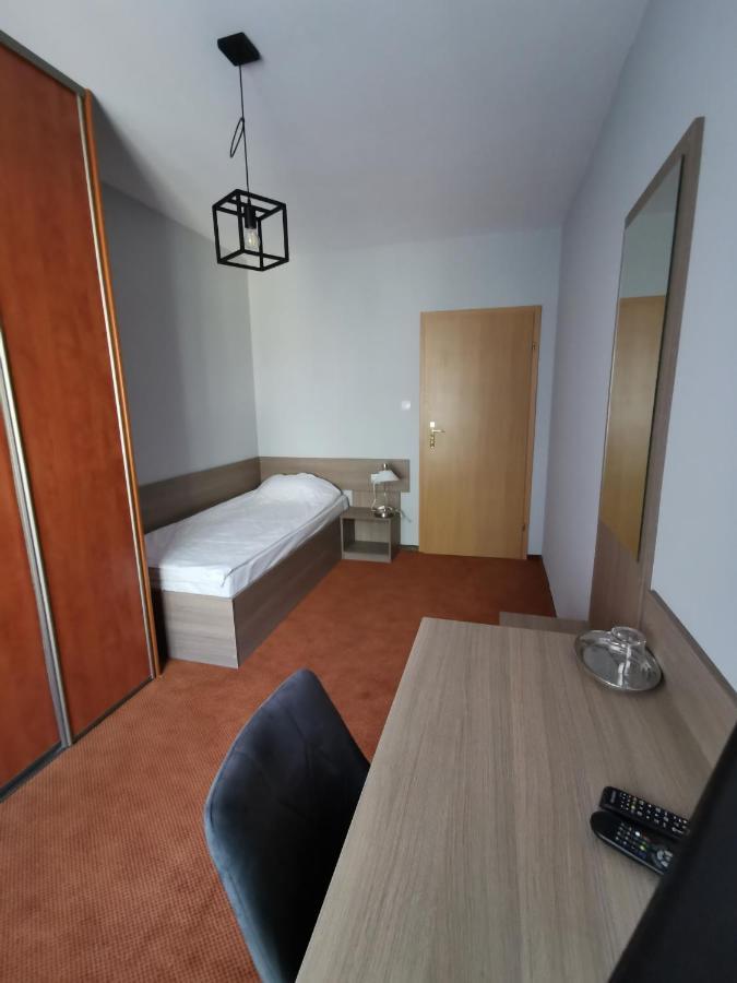 Hotel Zieliniec Poznan Luaran gambar