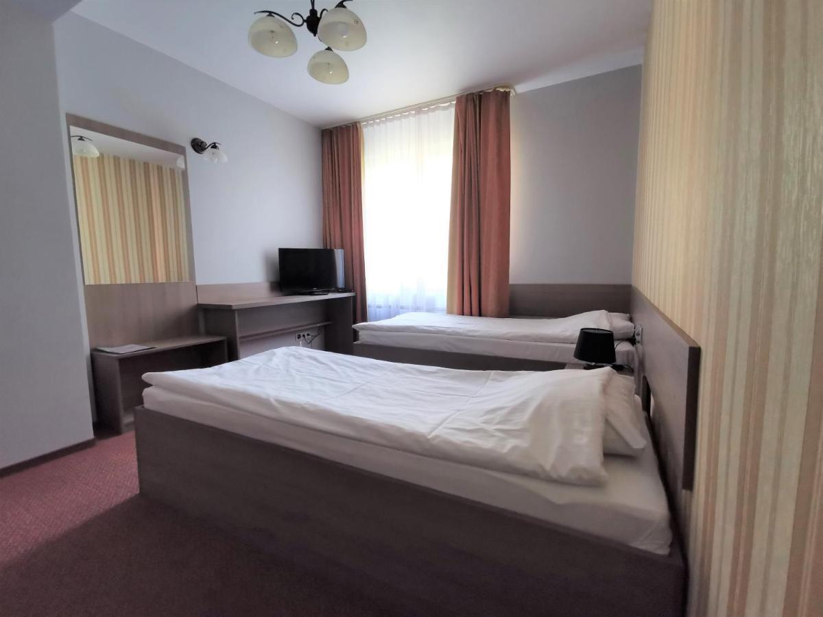 Hotel Zieliniec Poznan Luaran gambar