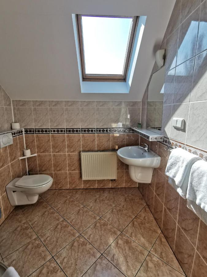 Hotel Zieliniec Poznan Luaran gambar