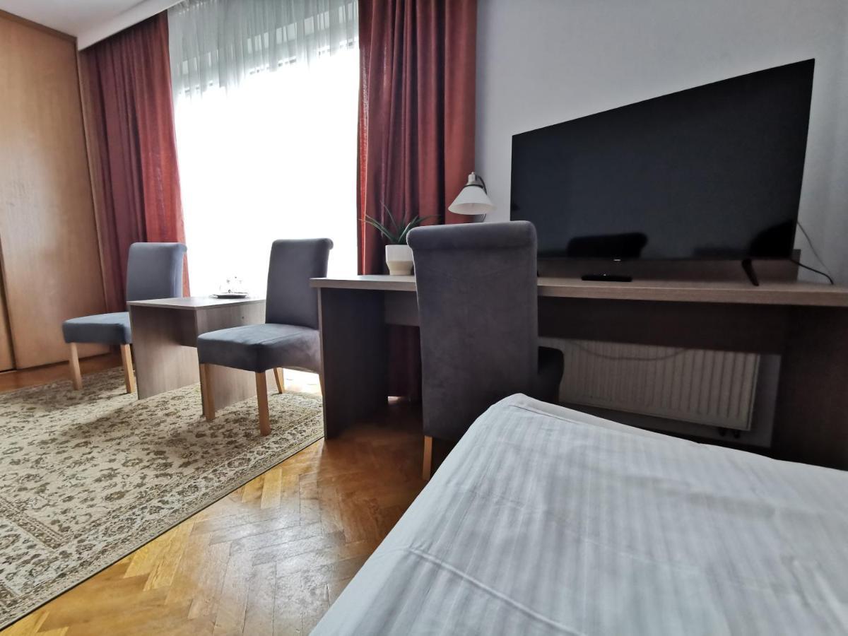 Hotel Zieliniec Poznan Luaran gambar