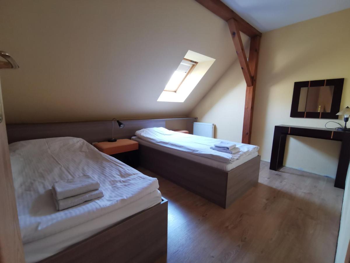 Hotel Zieliniec Poznan Luaran gambar