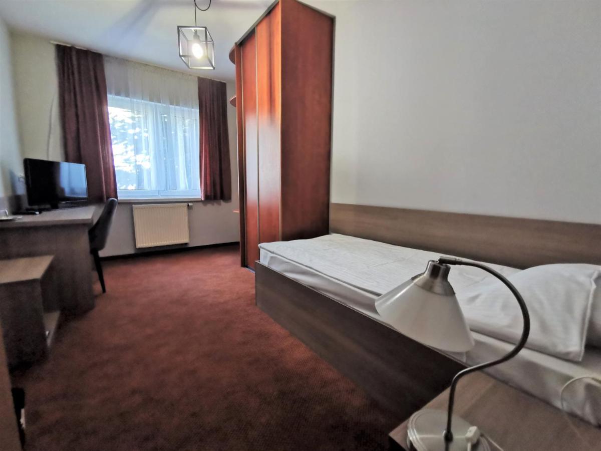 Hotel Zieliniec Poznan Luaran gambar