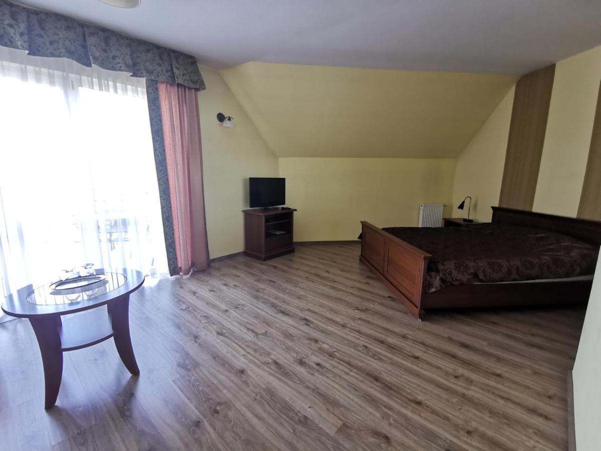 Hotel Zieliniec Poznan Luaran gambar
