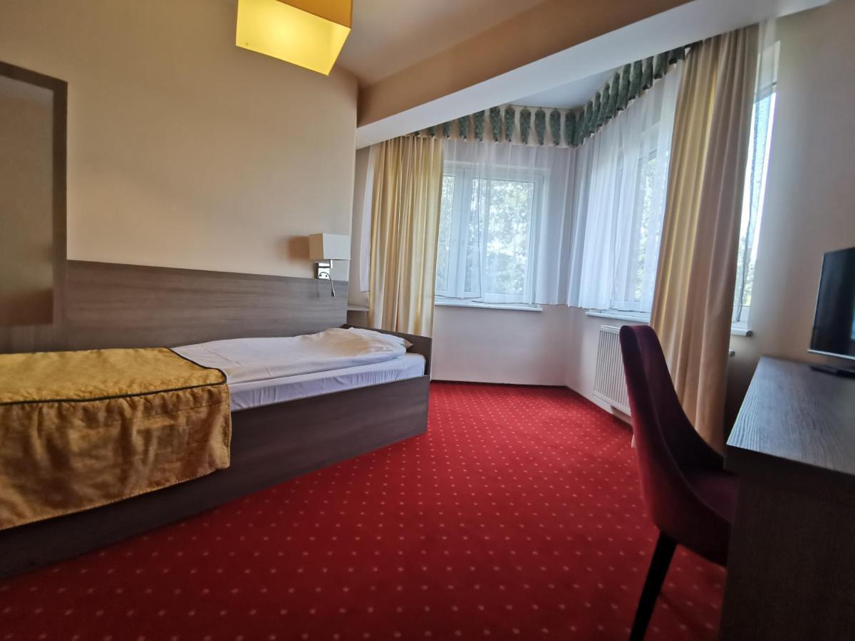 Hotel Zieliniec Poznan Luaran gambar