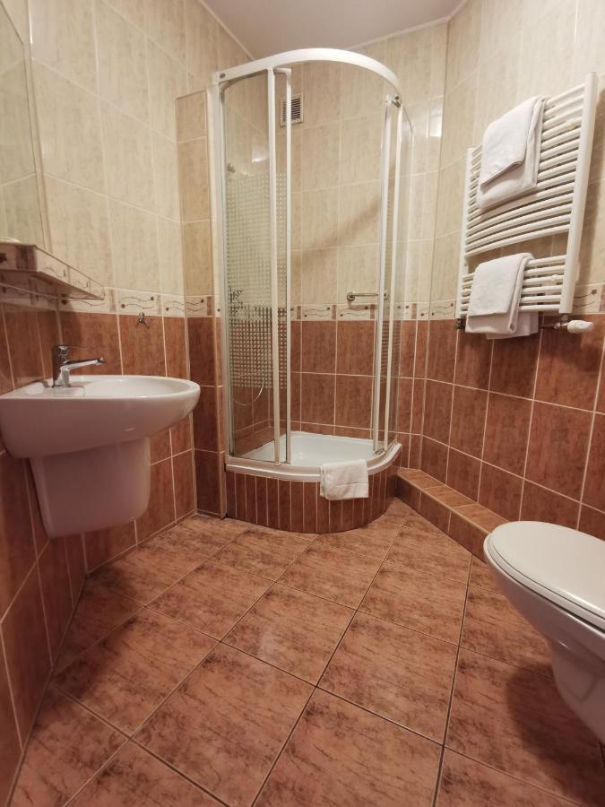 Hotel Zieliniec Poznan Luaran gambar