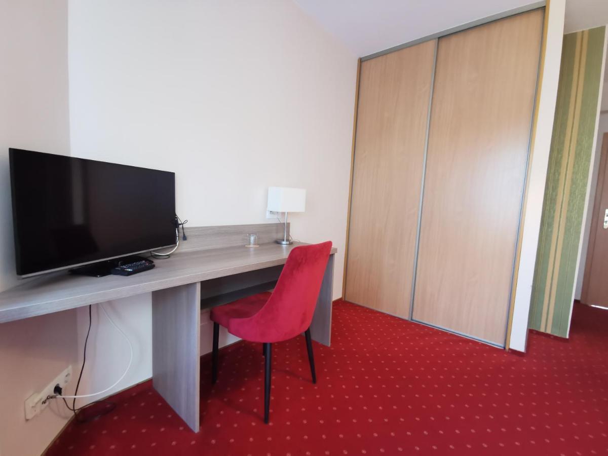 Hotel Zieliniec Poznan Luaran gambar